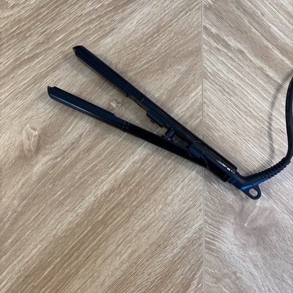 Paul Mitchell ProTools Sleek Black Styler - Picture 3 of 7